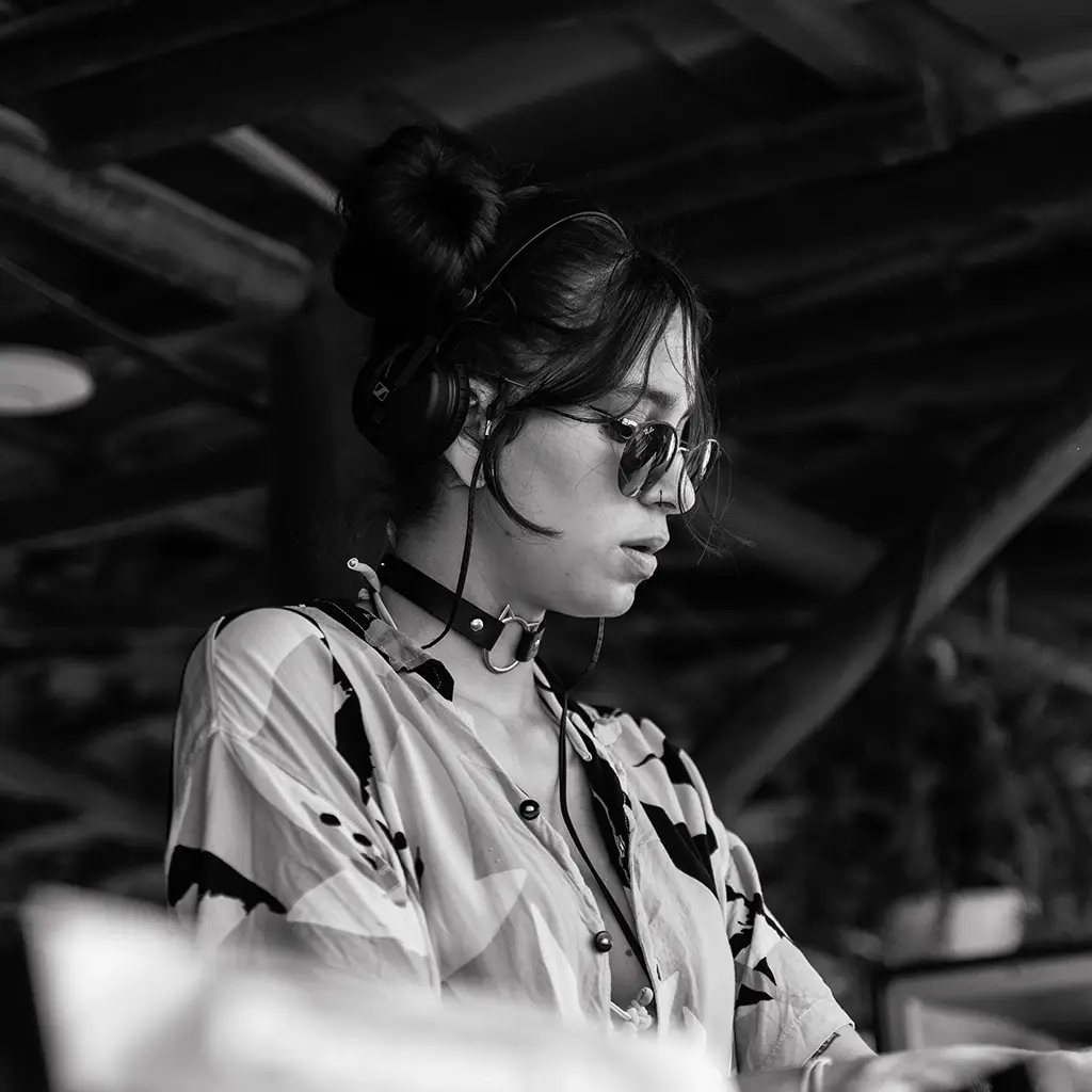 Moti – Costa Rican-born DJ creating melodic techno journeys inspired by nature, emotion, and cultural fusion